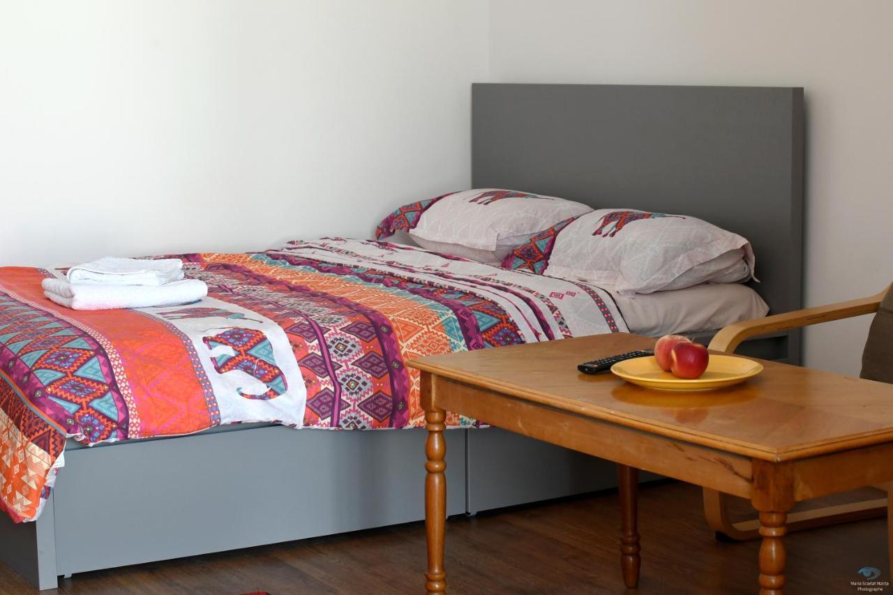 Lovely 1 Bedroom Apartment With Free Street Parking Bukarest Kültér fotó